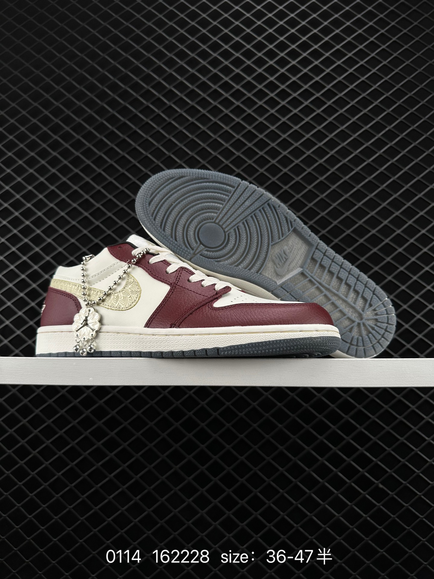 Jordan 1 Low ”Year of the Dragon“